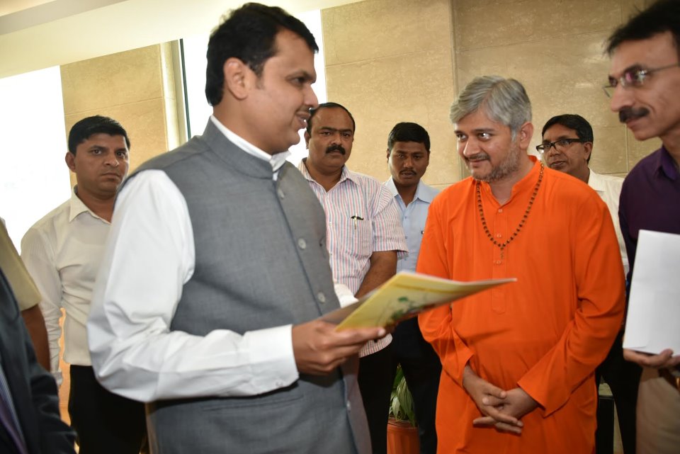 Various delegates of Chinmaya Mission meet Chief Minister of Maharashtra