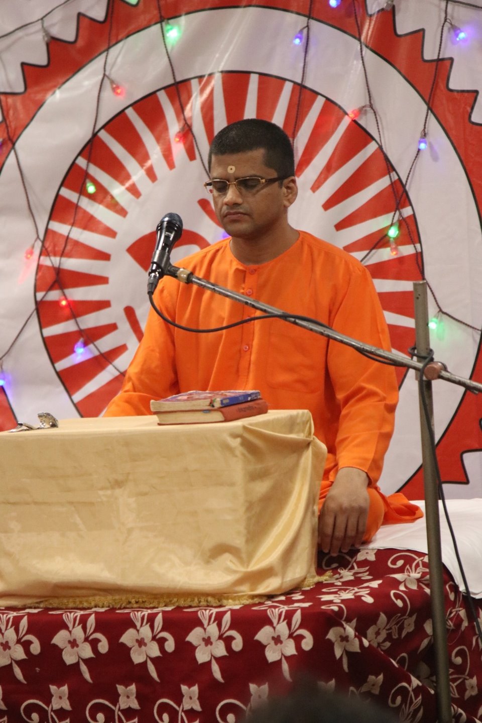 Geeta Jnana Yagna by Swami Aparajitananda